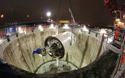 Elizabeth is lowered into place to start tunnelling