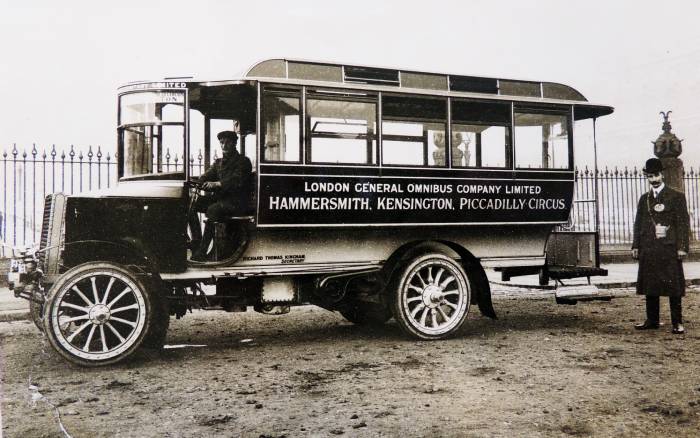 The first oil fuel steam omnibus licensed by the LGOC in 1904